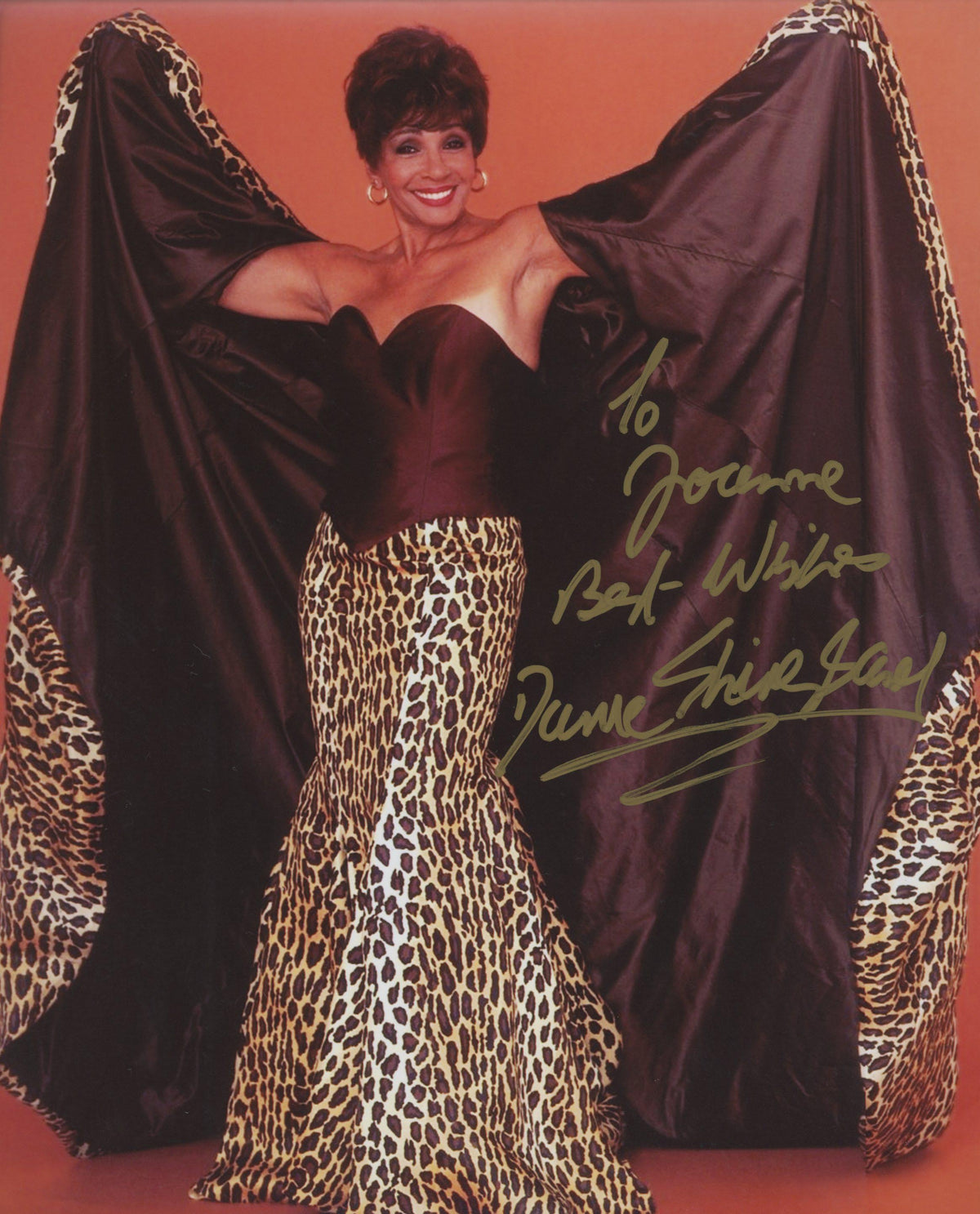 Shirley Bassey signed photo. GFA Authenticated