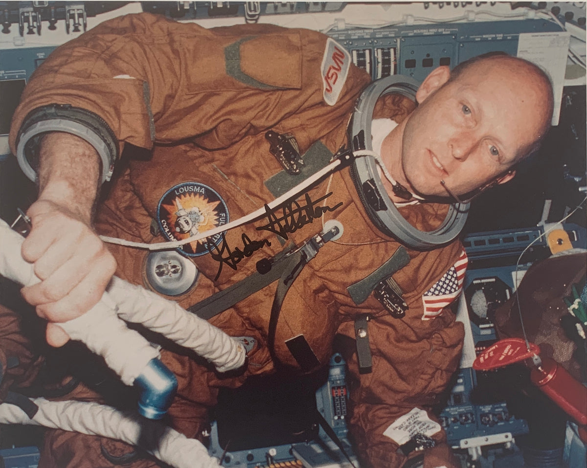 Astronaut Gordon Fullerton signed photo. GFA Authenticated