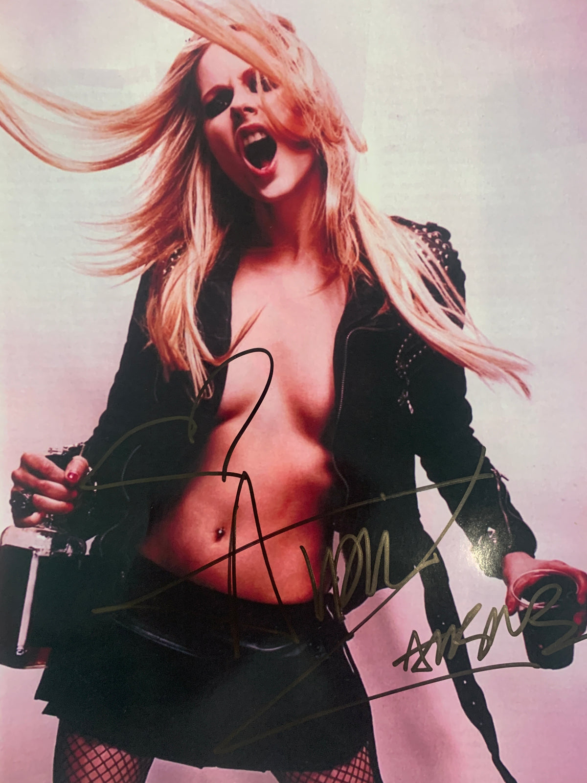 Avril Lavigne signed photo