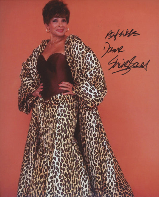 Shirley Bassey signed photo. GFA Authenticated