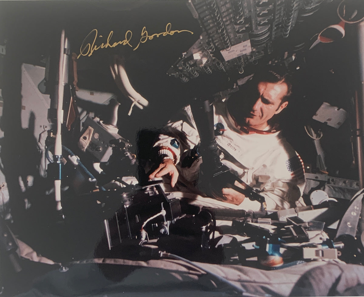 Astronaut Richard Gordon signed photo. GFA Authenticated